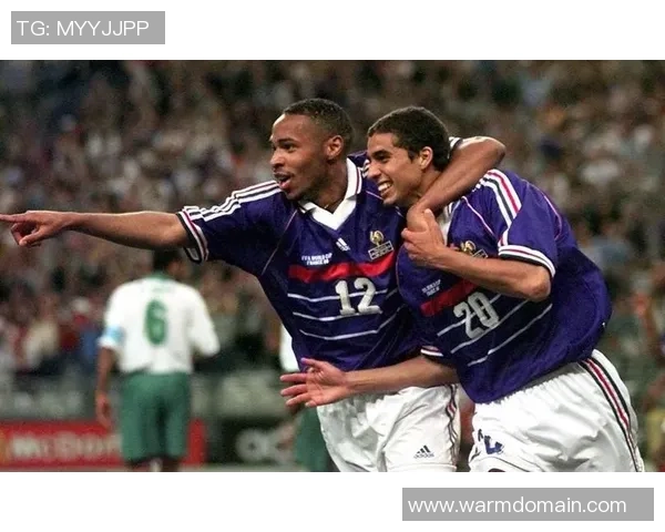 女足球明星与男友的甜蜜生活揭秘他们的爱情故事与共同追梦之路 女足球明星与男友的甜蜜生活揭秘他们的爱情故事与共同追梦之路