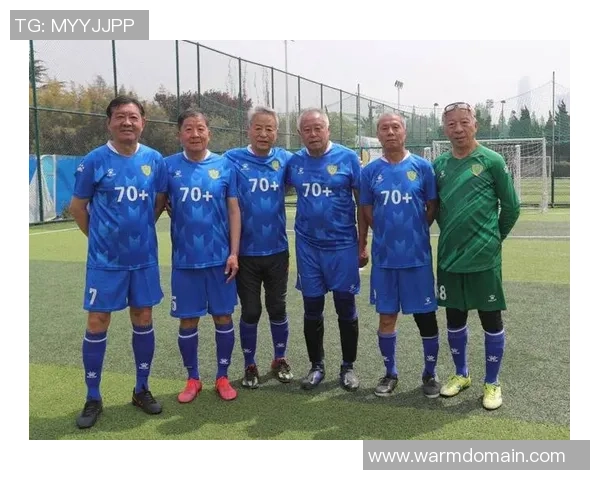 足球明星齐聚青岛展开友谊赛球迷热情高涨共庆足球盛宴